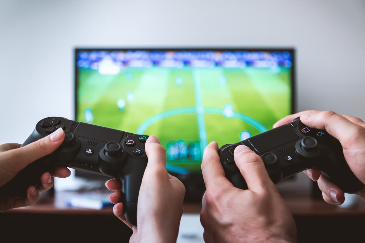 Console and PC gaming scene in a gallery strip